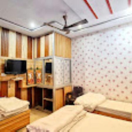 Abhiraj Guest House Матхура Екстер'єр фото