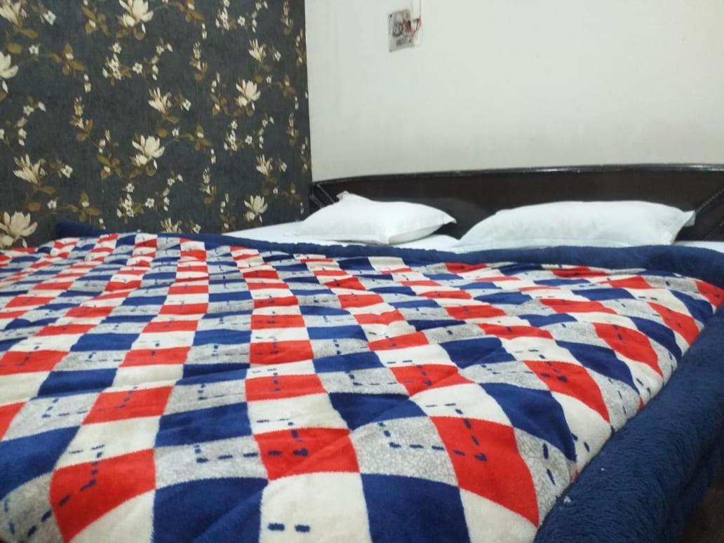 Abhiraj Guest House Матхура Екстер'єр фото