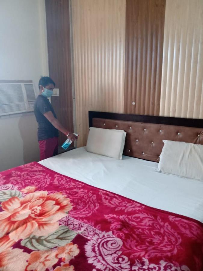 Abhiraj Guest House Матхура Екстер'єр фото