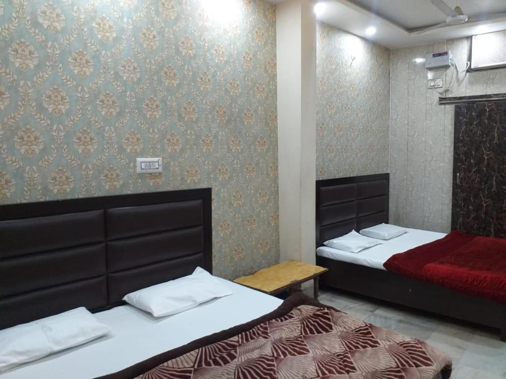 Abhiraj Guest House Матхура Екстер'єр фото