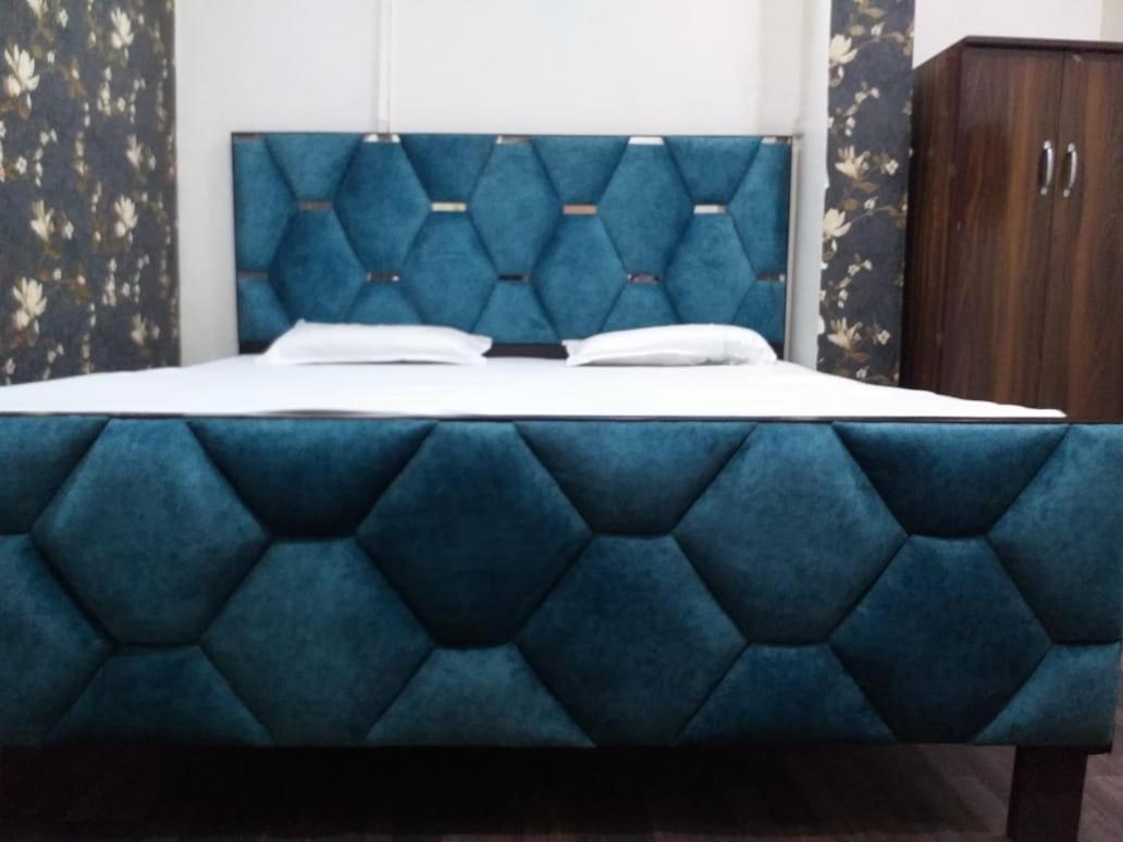 Abhiraj Guest House Матхура Екстер'єр фото