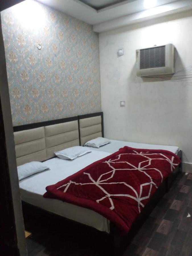 Abhiraj Guest House Матхура Екстер'єр фото