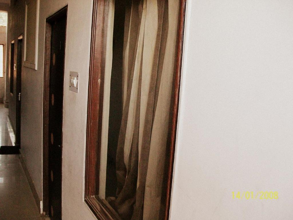 Abhiraj Guest House Матхура Екстер'єр фото
