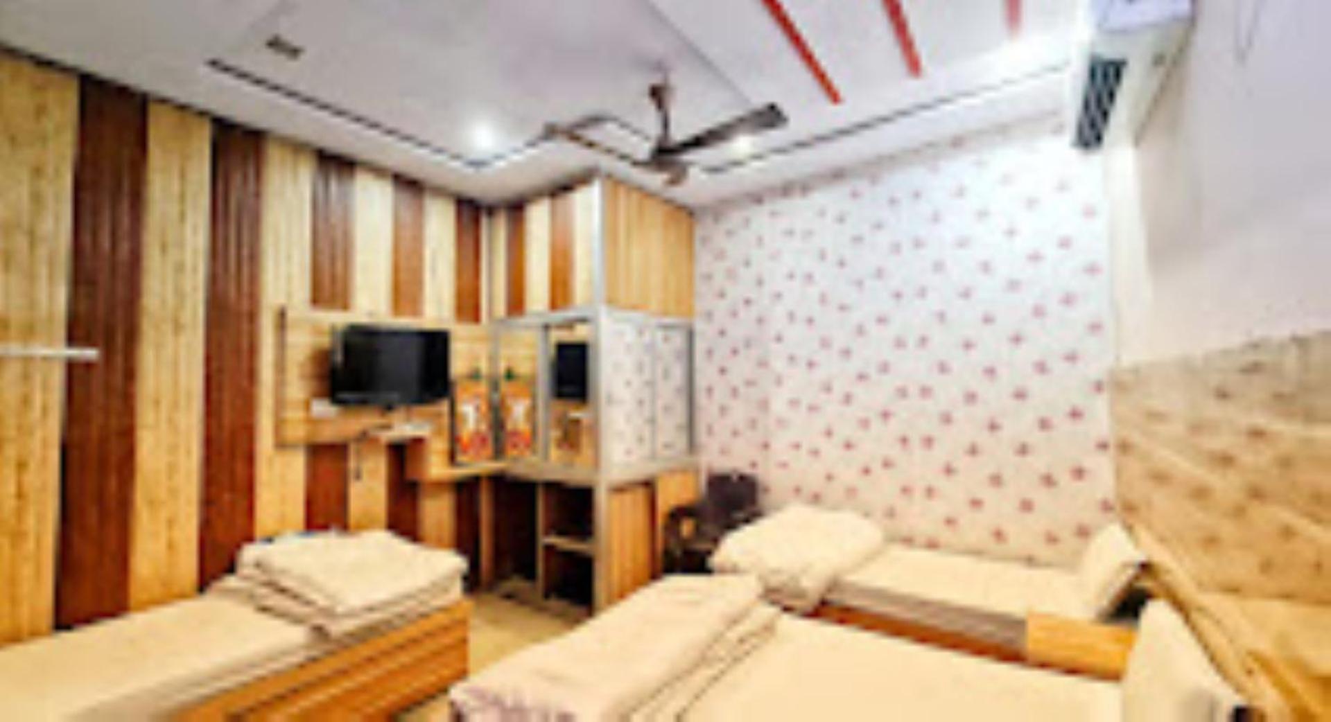 Abhiraj Guest House Матхура Екстер'єр фото