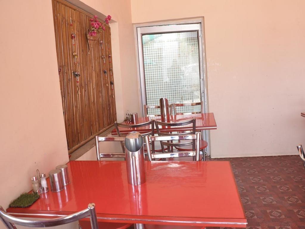 Abhiraj Guest House Матхура Екстер'єр фото