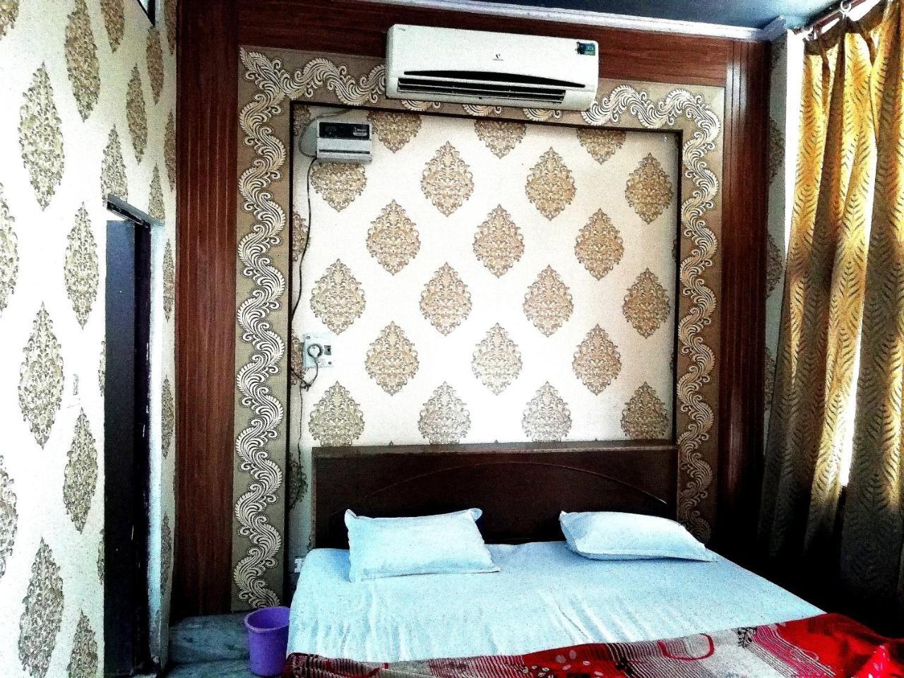 Abhiraj Guest House Матхура Екстер'єр фото