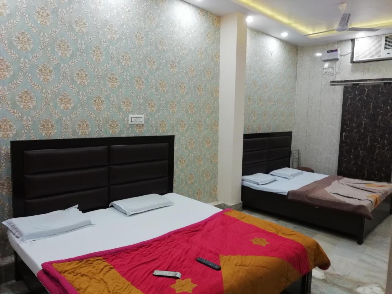 Abhiraj Guest House Матхура Екстер'єр фото