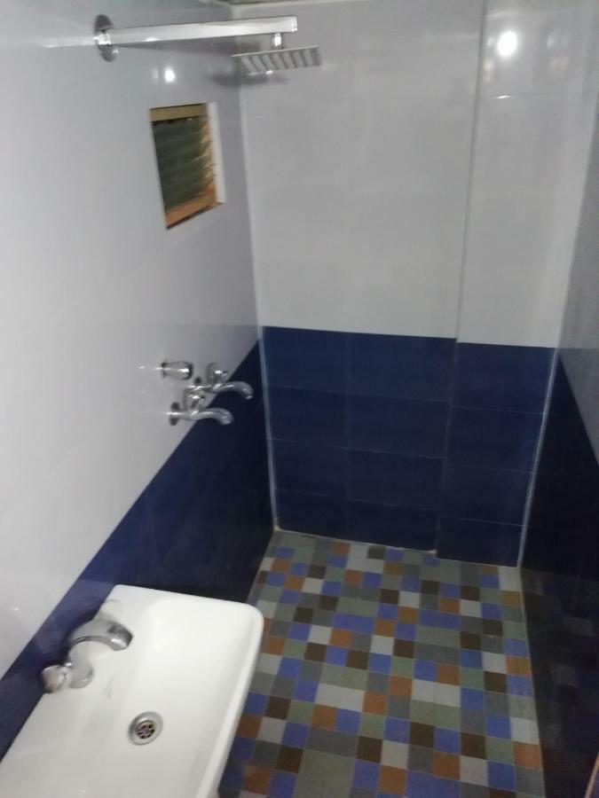 Abhiraj Guest House Матхура Екстер'єр фото